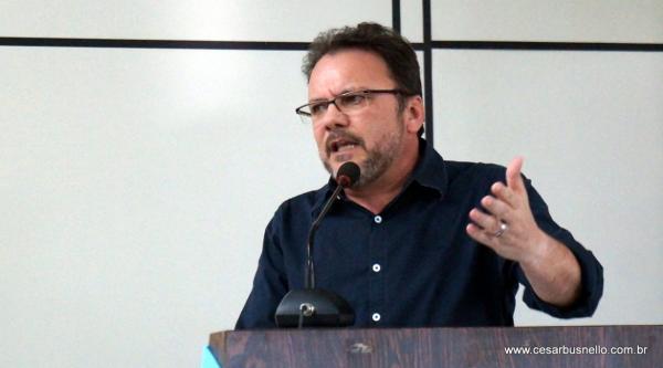 Cesar Busnello, vereador de Ijuí, denunciou os super-salários em Ijuí