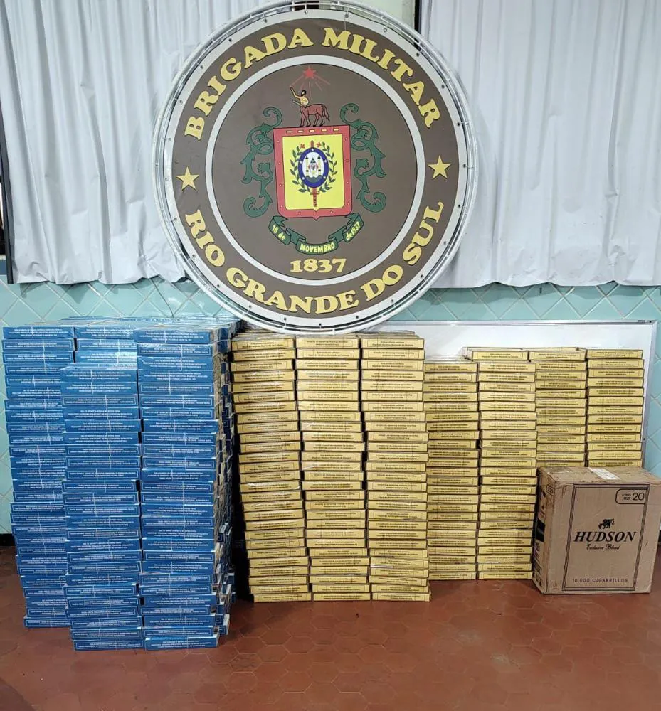Mercadoria e o veículo foram encaminhados à Delegacia de Polícia Civil (Foto: Divulgação | 7º BPM)