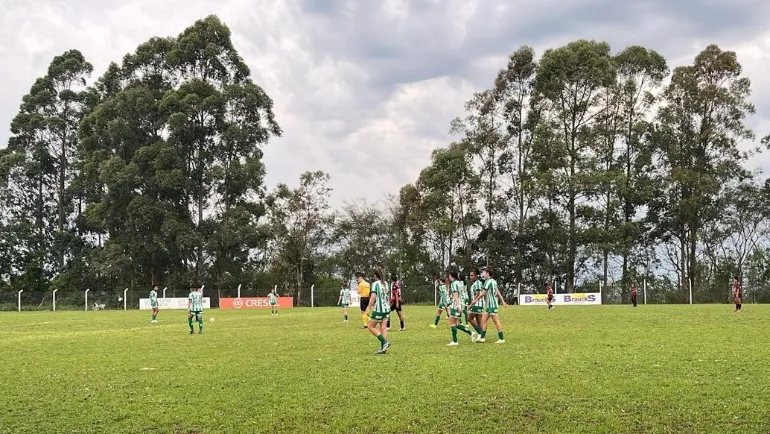 Mesmo jogando em casa, a equipe rubro-negra não resistiu à força das adversárias e sofreu uma goleada de 11 a 0 (Foto: Divulgação | Gurias do Yucumã)