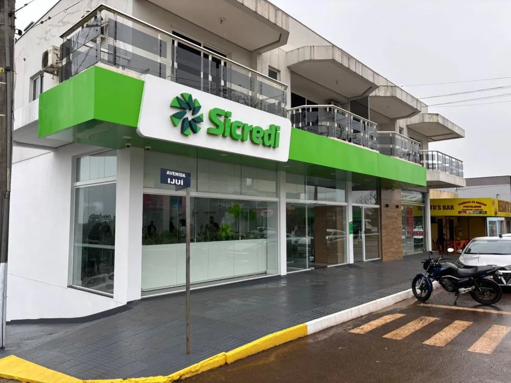 Espaço foi totalmente revitalizado para oferecer mais conforto, agilidade e tecnologia aos associados (Foto: Divulgação | Sicredi Raízes)