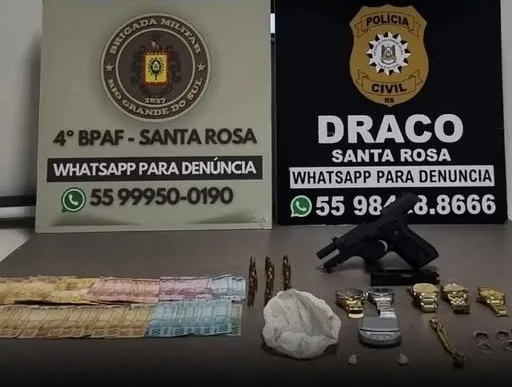Ao revistar o indivíduo, policiais militares encontraram drogas, uma pistola, munições, dinheiro, relógios e joias (Foto: Divulgação | BM)
