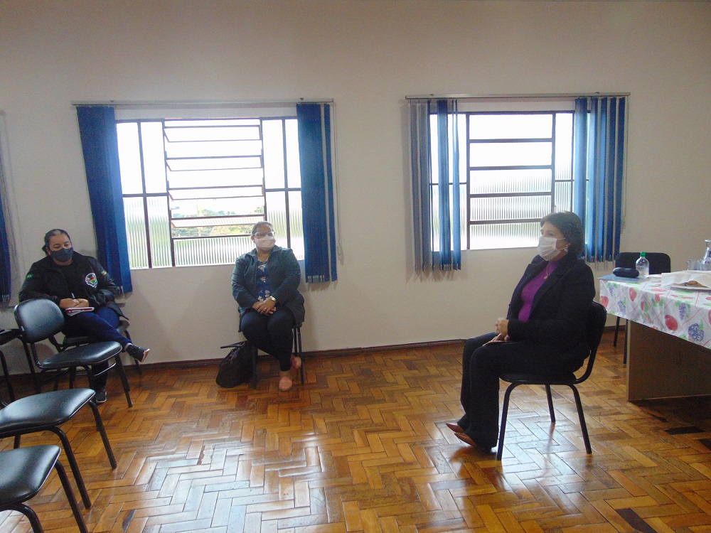 Reunião ocorreu na secretaria de educação (Foto: Divulgação)