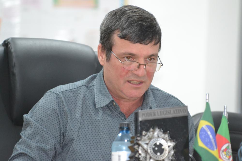 Itamar Sartori afirmou que pessoas menos instruídas estão sendo prejudicadas com a informatização de serviços (Foto: Diones Roberto Becker)