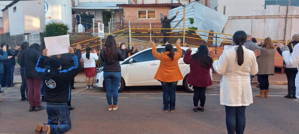 Ato religioso foi realizado na tarde da segunda-feira (24/05), em frente ao HSA (Foto: Priscila Goulart)