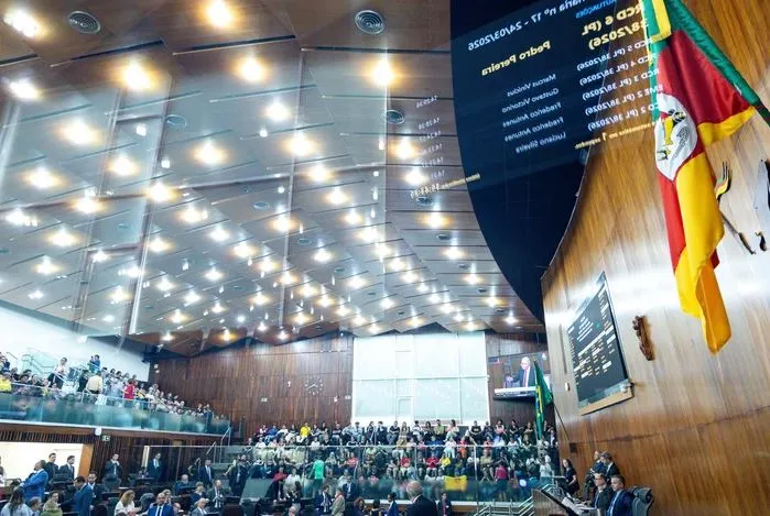 Professores e sindicalistas do Cpers lotaram as galerias da Assembleia defendendo o reajuste. (Foto: Marcelo Oliveira / ALRS)