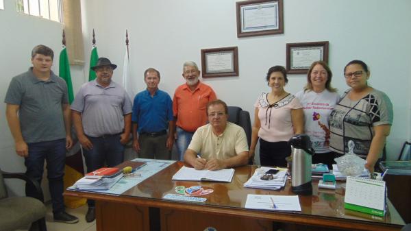 Reunião entre prefeito e o secretariado municipal ocorreu nesta quinta-feira (Foto: Divulgação/ASCOM Redentora)