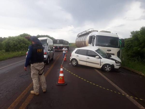 Acidente de trânsito ocorreu nas proximidades do Trevo da Bandeira (Foto: Divulgação/PRF)