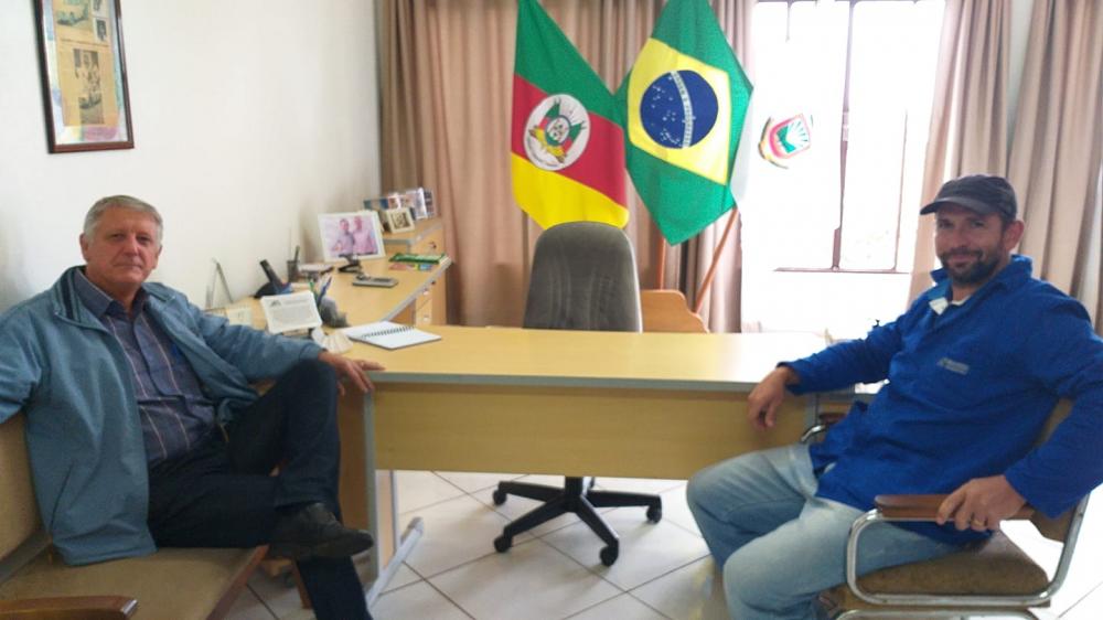 Prefeito Locatelli e médico veterinários e debateram sobre possíveis investimentos (Foto: Divulgação0