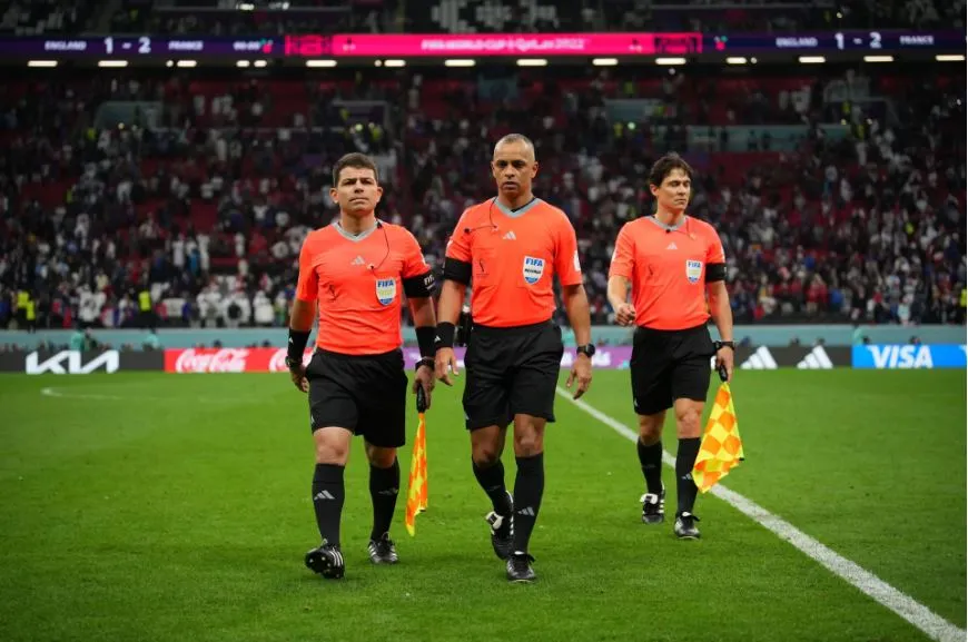 Bruno Boschilia, Wilton Pereira Sampaio e Bruno Pires foram designados para apitar a abertura da Copa do Mundo de 2026, entre México e África do Sul. (Foto: Alex Caparros - FIFA/FIFA via Getty Images)
