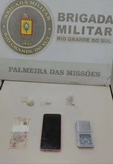 Mulher com mandado de prisão é presa por tráfico de drogas em Palmeira das Missões