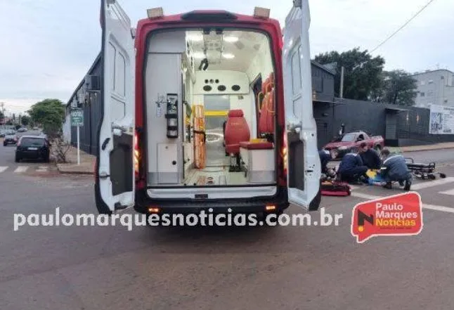 Colisão entre carro e moto deixa jovem ferida no Bairro Glória, em Três de Maio