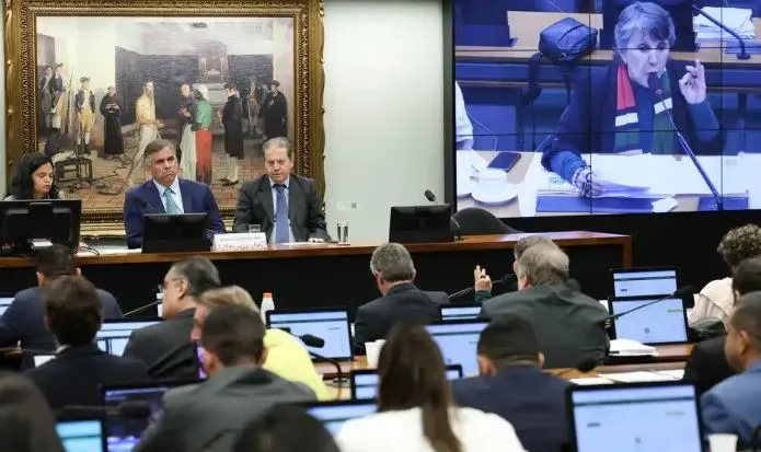 CCJ da Câmara aprova proposta que prevê redução da maioridade penal para 16 anos