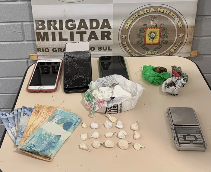 BM de Três Passos prende dupla com porções de cocaína e maconha
