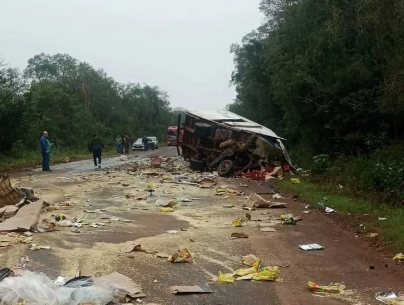 Colisão entre caminhões deixa dois mortos na ERS-344 entre Santo Ângelo e Giruá