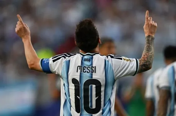 Messi marcou seu primeiro hat-trick em Copas do Mundo. (Foto: Roberto Schimidt / AFP)