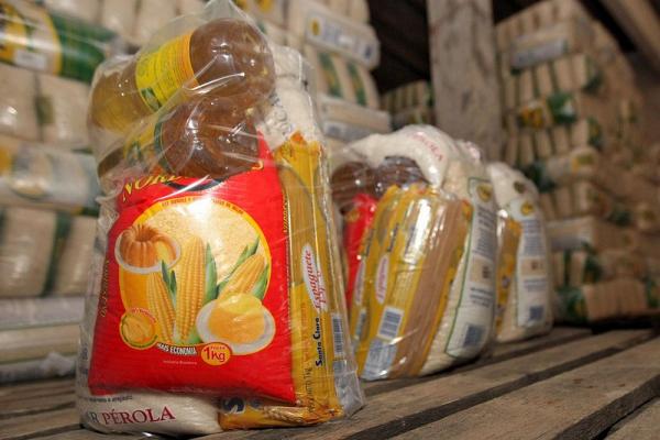 Em três etapas, 17,9 mil cestas de alimentos serão entregues no estado (Foto: Reprodução/EBC)