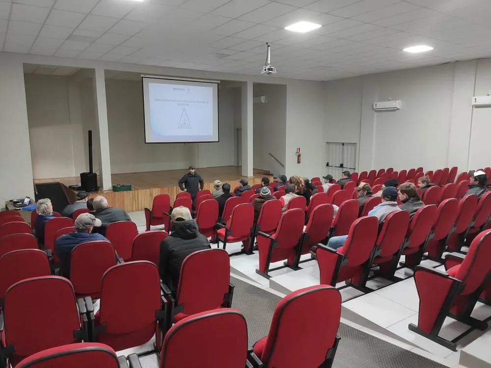 Objetivo era aprimorar o conhecimento técnico dos agricultores (Foto: Divulgação | ASCOM Derrubadas)