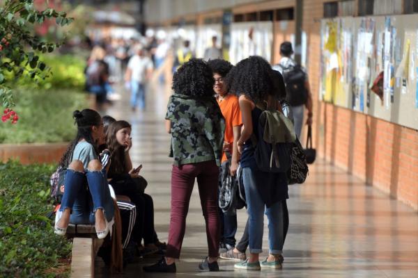 Para concorrer às vagas do SISU, os alunos devem ter feito o ENEM em 2018 (Foto: Reprodução/Agência do Rádio)