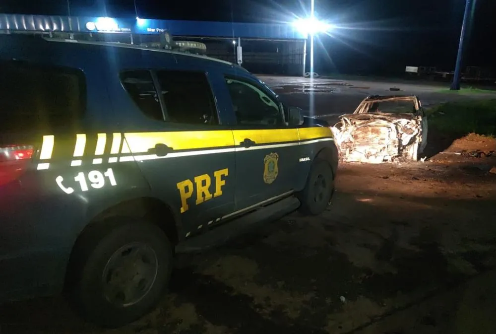 Durante a fuga, um acidente de trânsito na BR-392 matou o refém e um suspeito (Foto: Divulgação | PRF)