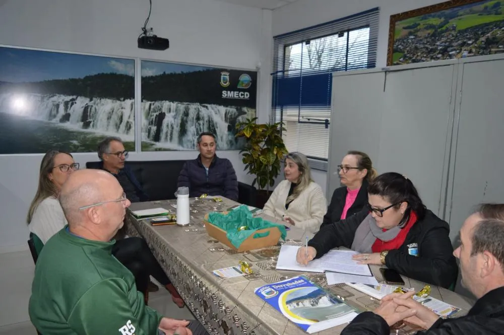 Reunião ocorreu na Secretaria Municipal de Educação, Cultura e Desporto (Foto: ASCOM | Derrubadas)