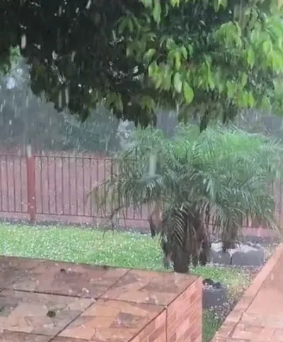 Chuva de granizo atinge Miraguaí neste domingo