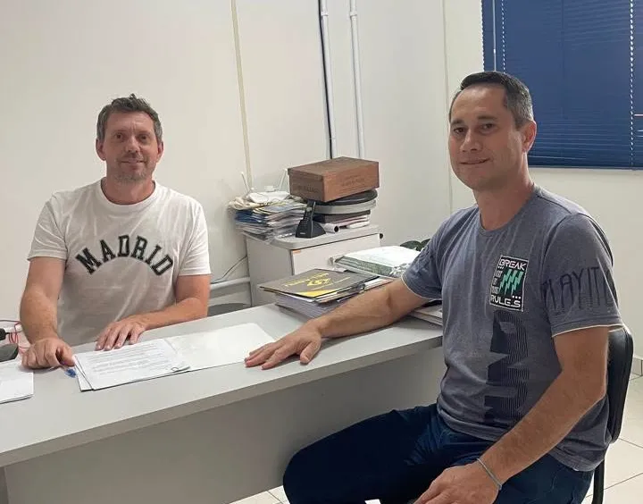 Enfermeiro Angelo Oliveira e o vice-prefeito Cristiano Carvalho (Foto: Divulgação | ASCOM Derrubadas)