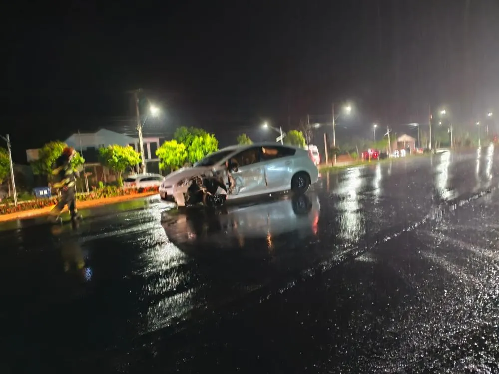Acidente com quatro veículos deixa dois motoristas feridos em Barra Funda