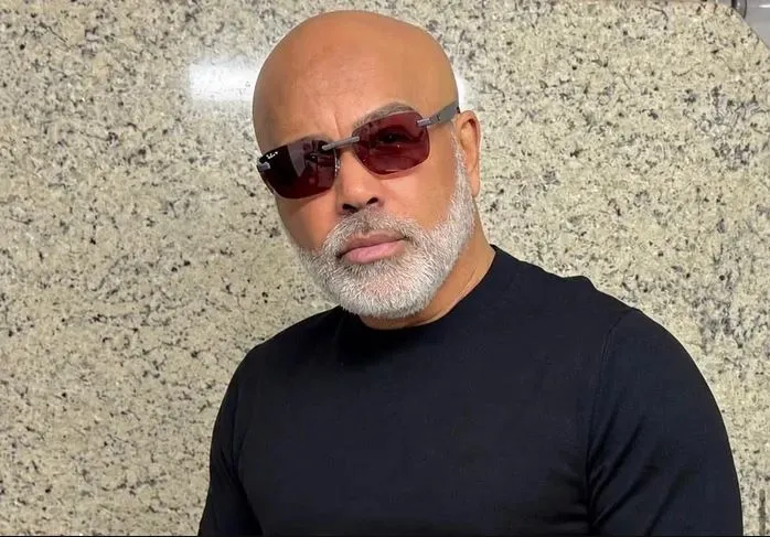 Estavam a bordo da aeronave Rick, Bruno Avelar, o videomaker do artista, e o piloto. (Foto: Reprodução / Instagram)