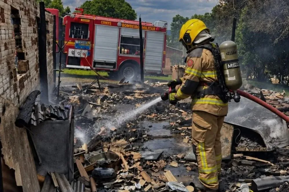 Idoso é encontrado morto após incêndio em residência em Rodeio Bonito
