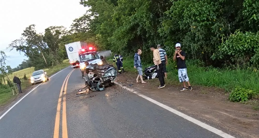 Ocupantes foram encaminhados ao hospital para avaliação e atendimento médico (Foto: Reprodução | Redes Sociais)
