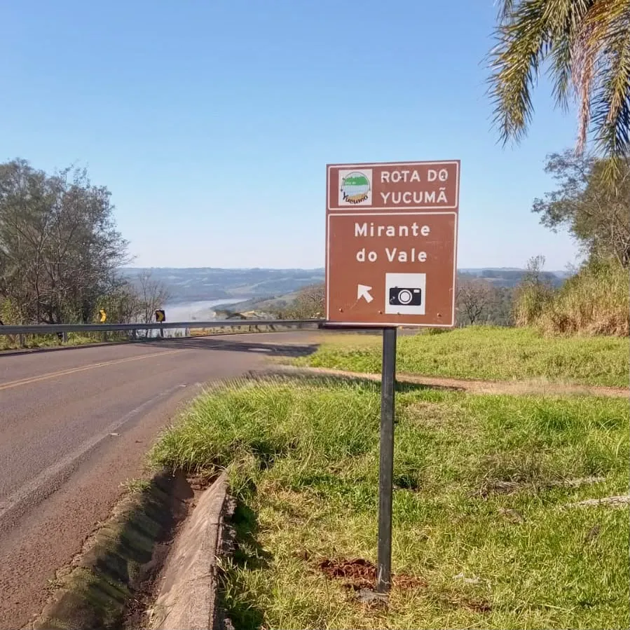 Nova sinalização orientará os visitantes nas rodovias e nas áreas urbanas, indicando caminhos até atrativos turísticos (Foto: Divulgação | Rota do Yucumã)