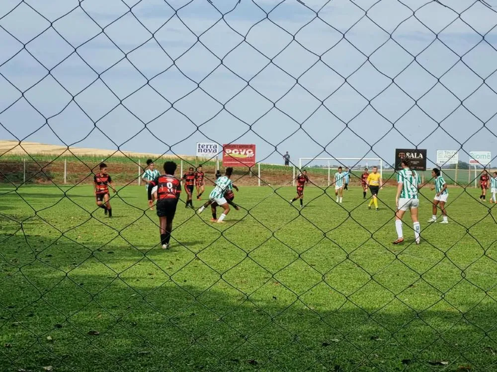 Gurias do Yucumã foram derrotadas pelo Juventude por 2 a 0 na tarde deste domingo (27/9), no distrito de São Pedro, em Tenente Portela (Foto: Soraia Fornari)