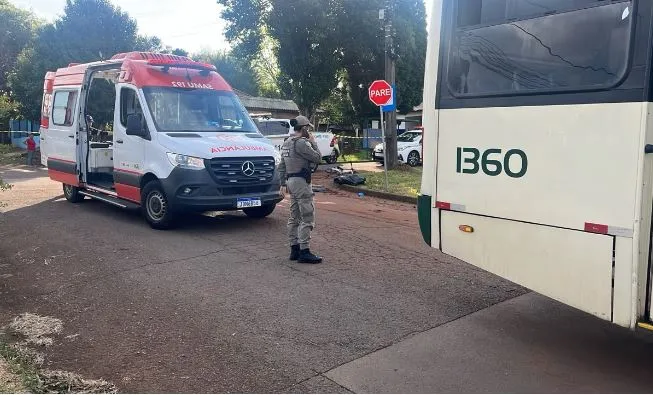 Acidente ocorreu no cruzamento das ruas Doutor Felipe e João Miotto, no bairro Jardim América, em Passo Fundo. (Foto: Rádio Uirapuru/Mateus Miotto)