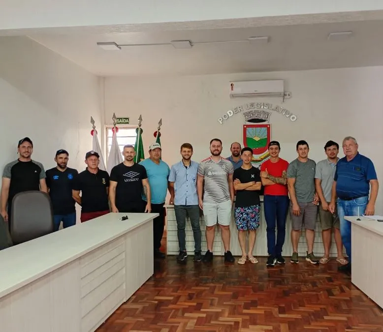 Representantes das equipes participaram da reunião que definiu os detalhes do Campeonato Municipal de Society de Vista Gaúcha. (Foto: Divulgação Prefeitura de Vista Gaúcha)