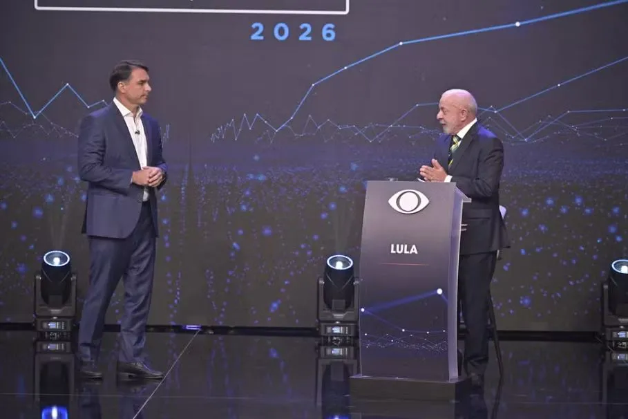 Flávio Bolsonaro e Lula em debate na Band. (Foto: Renato Pizzutto / Band)