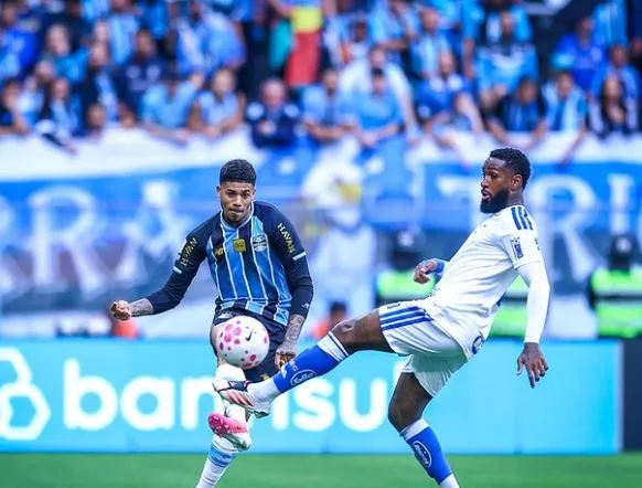 Com o resultado, o Tricolor permanece na 18ª posição, com 31 pontos. (Foto: Lucas Uebel/Grêmio)