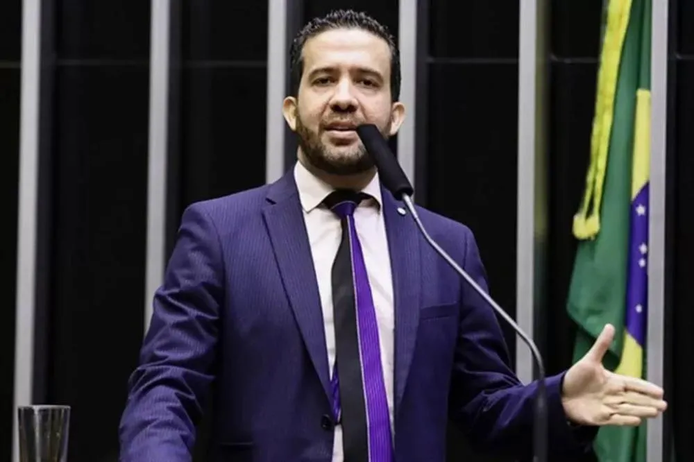 André Janones é internado em UTI após sofrer arritmia cardíaca