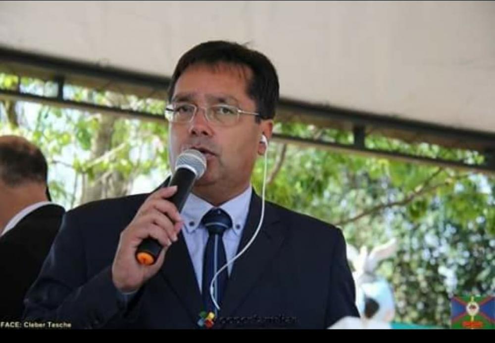 Valdemir Ribeiro do Nascimento atuou nas duas emissoras comerciais de Tenente Portela (Foto: Cleber Tesche)