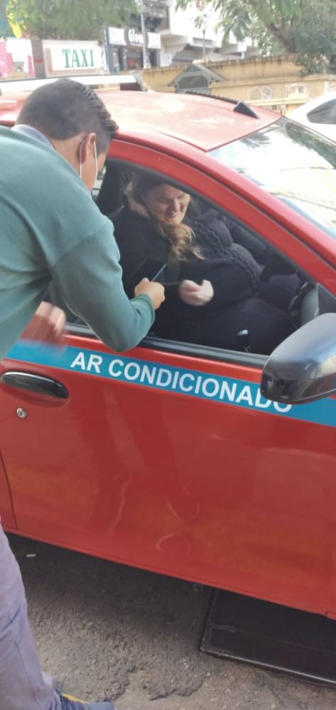 Taxista encontrou e devolveu telefone para o vereador Diube (Foto: Luciano Berta))
