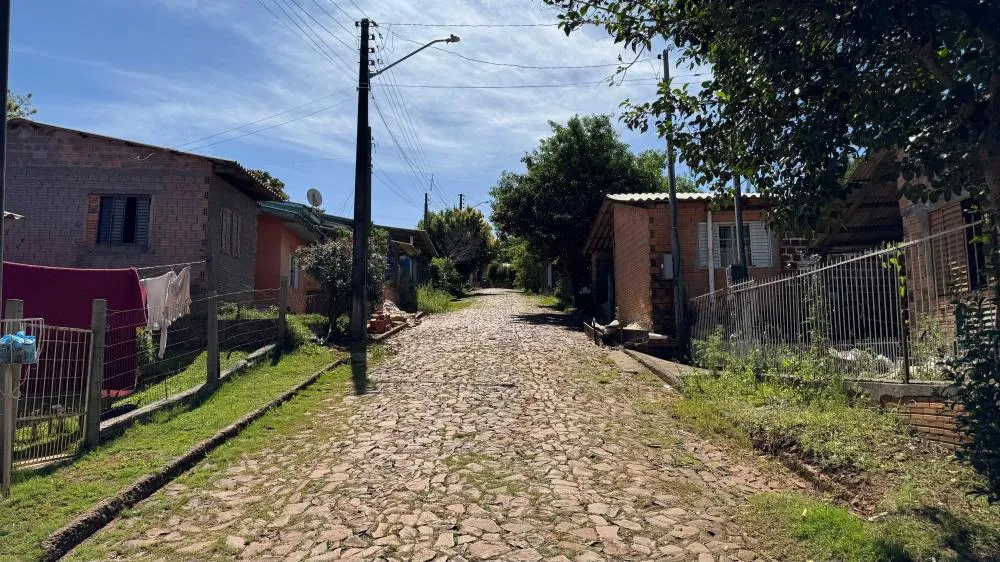 Antiga denominação da rua localizada no bairro São Francisco fazia referência ao general Emílio Garrastazu Médici (Foto: Thaniffer Rigo)
