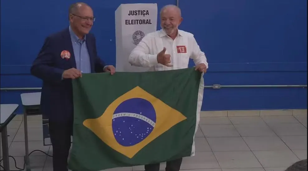 Lula vota em São Bernardo do Campo