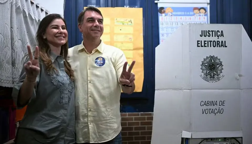 Flávio vota no Rio de Janeiro
