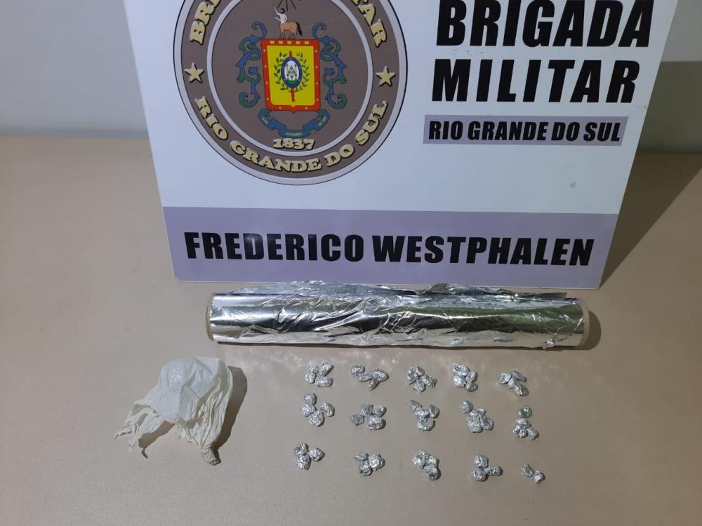 Pedras de crack apreendidas na ação policial (Foto: Divulgação/BM)