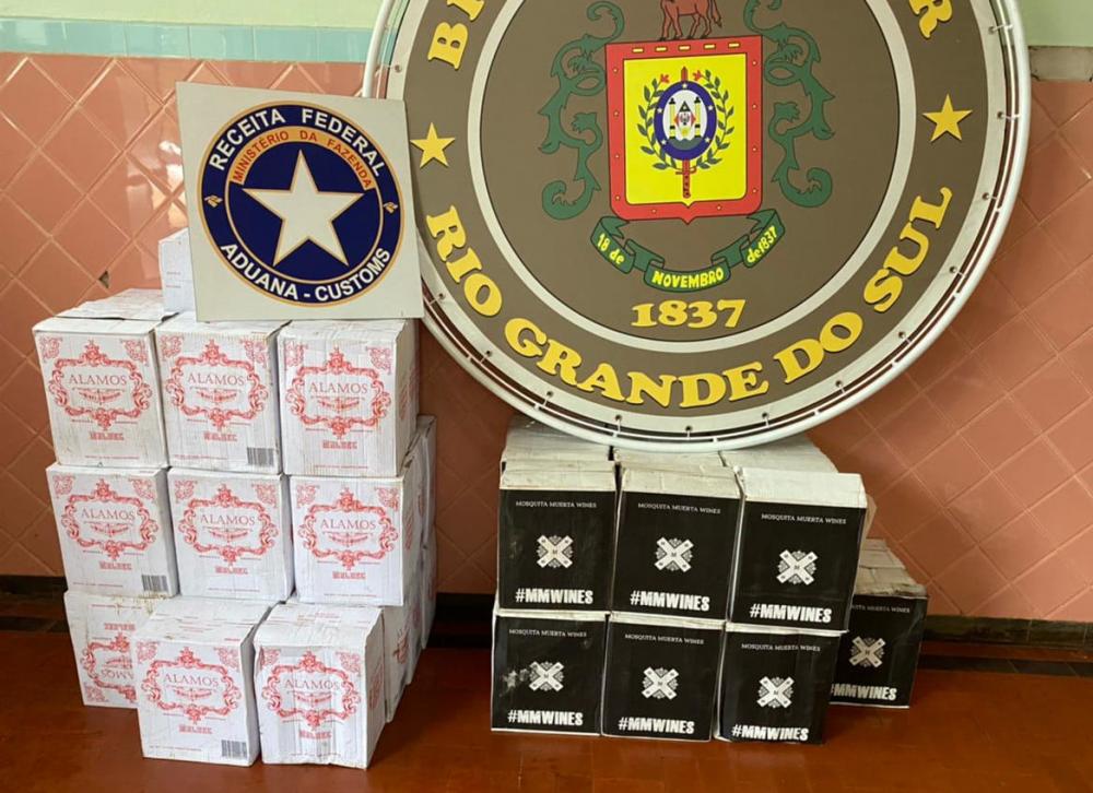 Garrafas de vinho não possuíam o devido desembaraço aduaneiro (Foto: Divulgação/BM)