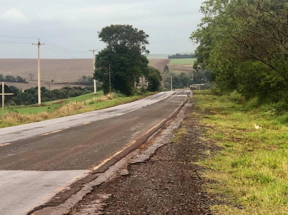 Rodovia apresenta vários defeitos entre a cidade de Coronel Bicaco e a BR 468 (Foto: Diones Roberto Becker)