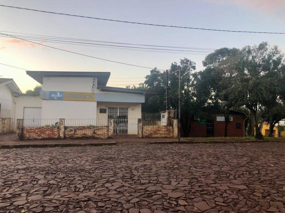 Um dos pedidos é para a pintura das faixas de estacionamento oblíquo em frente à agência dos Correios e do STR (Foto: Diones Roberto Becker)