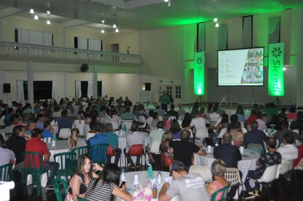 Assembleia para os associados da Sicredi Tenente Portela ocorreu na noite desta quinta-feira (Foto: Cleiton Figueiredo)