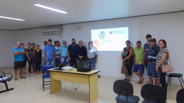 Encontro que debateu a primeira entrega de alimentos (Foto: Divulgação/ASCOM Redentora)