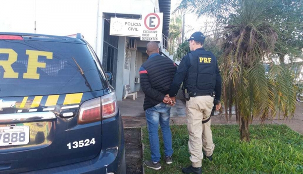 Prisão foi realizada nesta quarta-feira na BR 285 (Foto: Divulgação/PRF Ijuí)