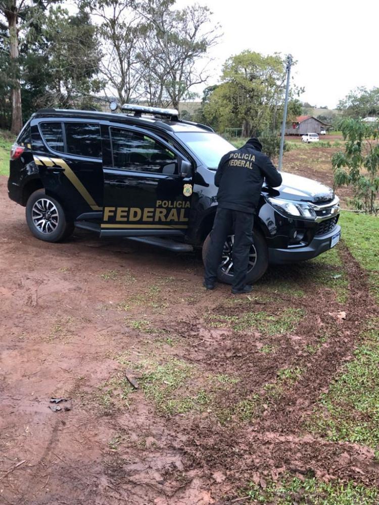 Cerca de 40 policiais federais cumpriram sete mandados de busca e apreensão (Foto: Divulgação/3° BPChoque)